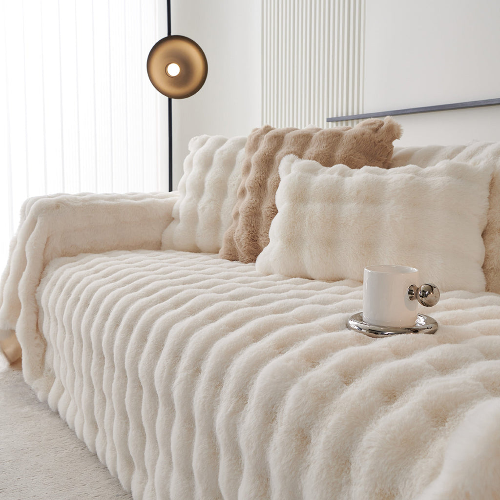 Luxurious sofa cover made of ribbed faux fur – Slashop CH